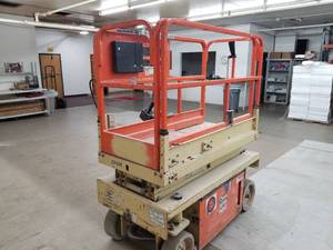 lot 344 image: Electric Scissor Lift