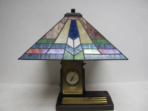 lot 43 image: Vintage Mid Century Clock Lamp wStained Glass Shade