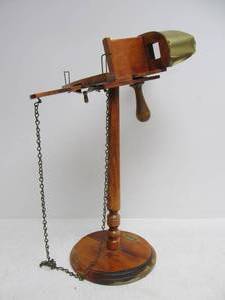 lot 52 image: ROCKPORT Wooden Stereoviewer wStand