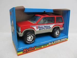 lot 53 image: New Old Stock NYLINT Dinty Moore Ford Explorer