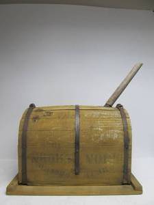 lot 178 image: Antique Improved Union No. 3 Churn Hinged Box