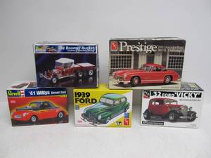 lot 180 image: 5 Assorted Classic Car Model Kits