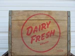 lot 192 image: Lot of 5 Old Vintage Wooden Advertising Crates