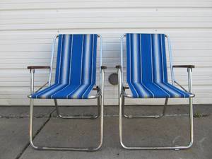 lot 153 image: Vintage Mid Century Zip-Dee Folding LawnBeach Chairs