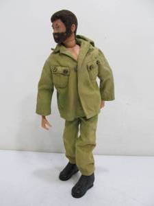 lot 163 image: Vintage 12 G.I. Joe Action Figure