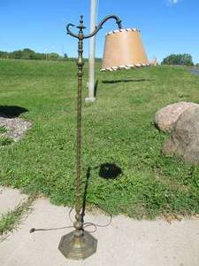 lot 75 image: Vintage Heavy Brass Bridge Lamp wShade
