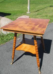 lot 78 image: Nice Antique Brass Clawfoot Lamp Table
