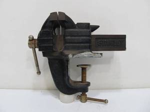 lot 253 image: Nice Old Vintage STANLEY Bench Vise