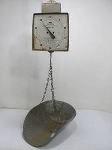 lot 275 image: Vintage HANSON Hanging Produce Scale wBasket