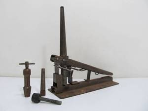 lot 284 image: Vintage CHASE Products Jewelers Tool