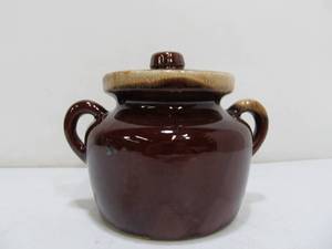 lot 290 image: Signed Vintage McCoy Brown Glaze Bean Pot