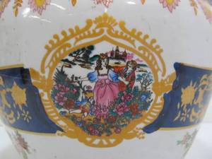 lot 221 image: Larger Oriental Ceramic Planter