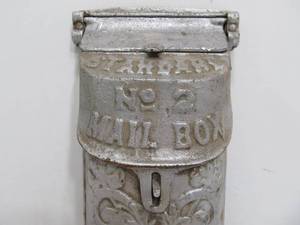 lot 226 image: Orig Antique Embossed Standard No. 2 Cast Iron Mailbox