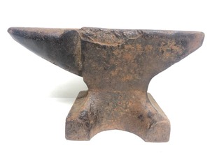 lot 6 image: Antique 50lb Anvil