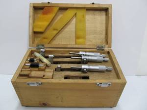 lot 320 image: Vintage Micrometer Set in Dovetailed Wood Case