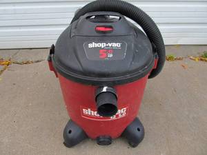 lot 348 image: Working 12 Gallon WetDry Shop Vac