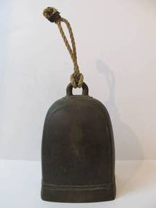 lot 26 image: Large Antique Bronze Elephant Bell