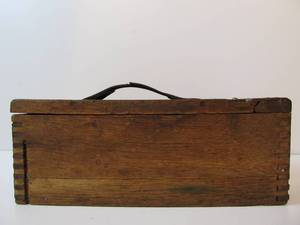 lot 11 image: Antique Dovetailed wood Box wHinged Lid