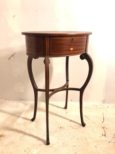 lot 34 image: Excellent Antique Inlaid Oval Hinged Top Table