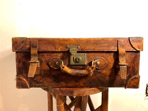 lot 35 image: Fantastic 1920s Era BROOKS BROTHERS Leather Salesman Suitcase