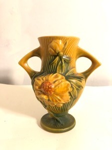 lot 40 image: Signed Vintage ROSEVILLE Peony 2-Handled Vase