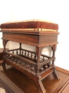 lot 43 image: Small Antique Victorian Piano Bench