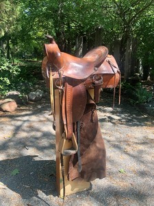 lot 49 image: Thick Heavy Duty Western Leather Saddle & Set of Leather Chaps