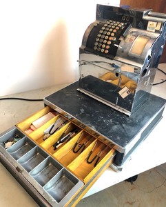 lot 70 image: Working Vintage 1940s Chrome National Cash Register