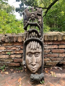 lot 118 image: HUGE Dramatically Carved Wood Tribal Mask