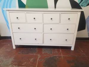 lot 110 image: White 8 Drawer Dresser