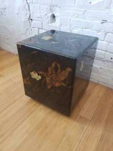 lot 14 image: Vintage Chinese Painted Box Table