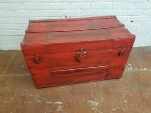 lot 60 image: Vintage Chinese Trunk- Ruby
