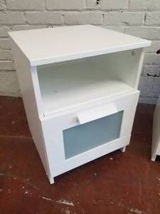 lot 119 image: Pair of White Bedside Tables