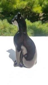 lot 41 image: Baccarat Egyptian Cat Black Glass Figurine