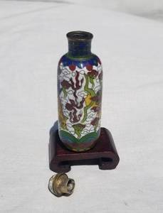 lot 25 image: Chinese Yellow Dragon Cloisonne Snuff Bottle