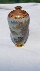 lot 44 image: Miniature Reverse Painted Chinese Glass Vase