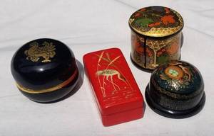 lot 48 image: Collection of 4 Petite Russian Lacquer Boxes Featuring Birds