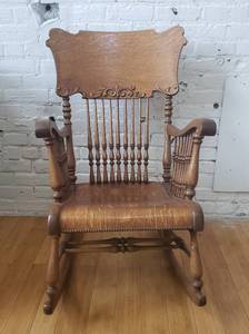 lot 113 image: Spindle Rocking Chair with Paddle Back