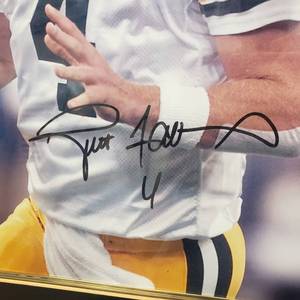 lot 65 image: AUTOGRAPHED BRETT FAVRE Green Bay Packers Photo Print