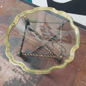 lot 13 image: Elegant Brass Rim Coffee Table