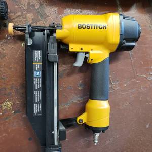 lot 131 image: Nailer Stapler Job Site Bundle