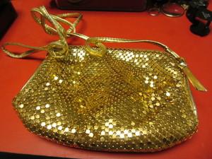 lot 828 image: WHITING AND DAVIS INTERNATIONAL SHOULDER BAG-KNOCK OFF FROM CHINA