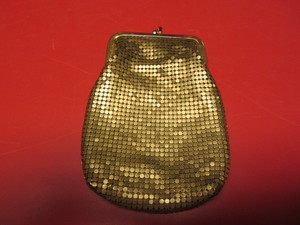 lot 811 image: WHITING & DAVIS GOLD MESH CIGARETTE BAG