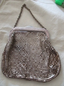 lot 801 image: WHITING & DAVIS SILVER MESH BAG WITH WRIST CHAIN
