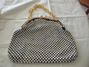 lot 834 image: WHITING & DAVIS ALUMESH BAG WITH BAKELITE TRIM