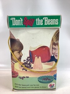 lot 21 image: Vintage  Dont Spill The Beans Game