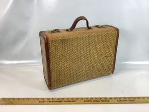 lot 64 image: Vintage Luggage