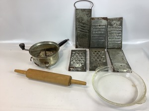 lot 76 image: Vintage Kitchenware