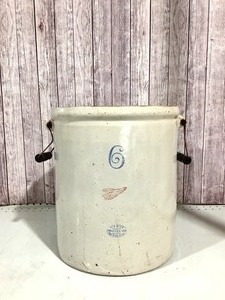 lot 18 image: Antique Crock