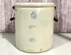 lot 13 image: Antique Crock
